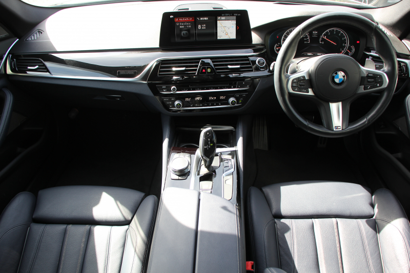 BMW 5シリーズ 530i ｴﾃﾞｨｼｮﾝﾐｯｼｮﾝｲﾝﾎﾟｯｼﾌﾞﾙ 特別仕様車 252馬力 ﾅｲﾄﾌﾞﾙｰﾚｻﾞｰ ｱﾀﾞﾌﾟﾃｨﾌﾞｻｽ ﾊｰﾏﾝｶｰﾄﾞﾝ HUD 追従ACC ｽﾃｱﾘﾝｸﾞｻﾎﾟｰﾄ ﾀｯﾁ画面HDDﾅﾋﾞTV LEDﾍｯﾄﾞﾗｲﾄ ｵｰﾄﾊｲﾋﾞｰﾑ 電動ﾄﾗﾝｸ 360度ｶﾒﾗ 全席ﾋｰﾀｰ 専用ﾌﾞﾗｯｸ19AW 2年保証