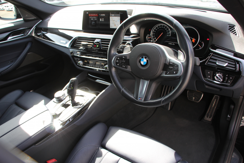 BMW 5シリーズ 530i ｴﾃﾞｨｼｮﾝﾐｯｼｮﾝｲﾝﾎﾟｯｼﾌﾞﾙ 特別仕様車 252馬力 ﾅｲﾄﾌﾞﾙｰﾚｻﾞｰ ｱﾀﾞﾌﾟﾃｨﾌﾞｻｽ ﾊｰﾏﾝｶｰﾄﾞﾝ HUD 追従ACC ｽﾃｱﾘﾝｸﾞｻﾎﾟｰﾄ ﾀｯﾁ画面HDDﾅﾋﾞTV LEDﾍｯﾄﾞﾗｲﾄ ｵｰﾄﾊｲﾋﾞｰﾑ 電動ﾄﾗﾝｸ 360度ｶﾒﾗ 全席ﾋｰﾀｰ 専用ﾌﾞﾗｯｸ19AW 2年保証