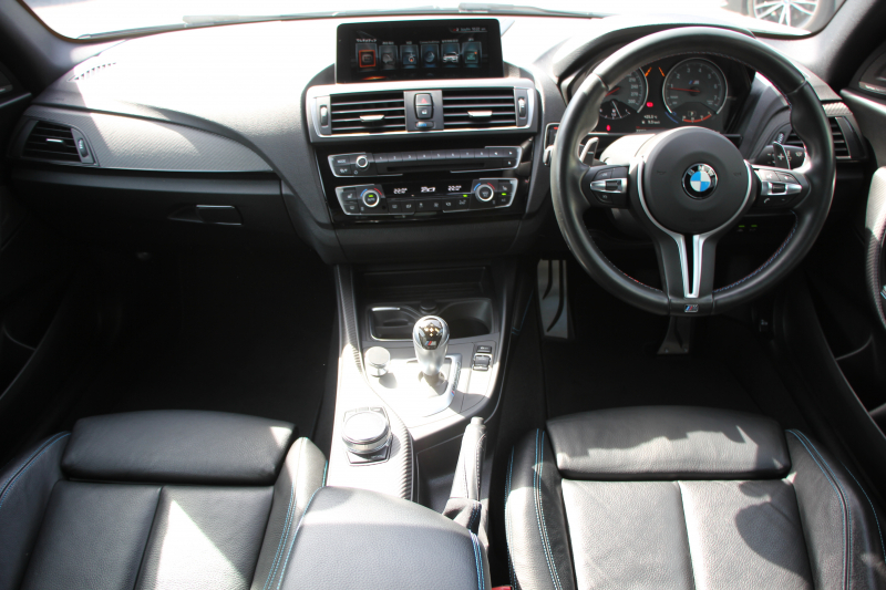 BMW Mシリーズ M2ｸｰﾍﾟMDCT 370馬力 直6ﾀｰﾎﾞ7速DCT ﾋｰﾀｰ黒革 ﾊｰﾏﾝｶｰﾄﾞﾝｻｳﾝﾄﾞiﾄﾞﾗｲﾌﾞHDDﾅﾋﾞBｶﾒﾗ 専用19AW 衝突軽減ﾌﾞﾚｰｷ 車線逸脱警告 歩行者警告 ﾌﾞﾚｰｷ付ｸﾙｺﾝ ｽﾏｰﾄｷｰ ｶｰﾎﾞﾝｲﾝﾃﾘｱﾄﾘﾑ ﾊﾟﾄﾞﾙｼﾌﾄ 2年保証