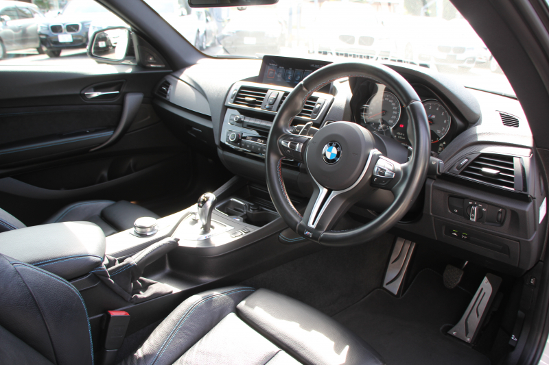 BMW Mシリーズ M2ｸｰﾍﾟMDCT 370馬力 直6ﾀｰﾎﾞ7速DCT ﾋｰﾀｰ黒革 ﾊｰﾏﾝｶｰﾄﾞﾝｻｳﾝﾄﾞiﾄﾞﾗｲﾌﾞHDDﾅﾋﾞBｶﾒﾗ 専用19AW 衝突軽減ﾌﾞﾚｰｷ 車線逸脱警告 歩行者警告 ﾌﾞﾚｰｷ付ｸﾙｺﾝ ｽﾏｰﾄｷｰ ｶｰﾎﾞﾝｲﾝﾃﾘｱﾄﾘﾑ ﾊﾟﾄﾞﾙｼﾌﾄ 2年保証