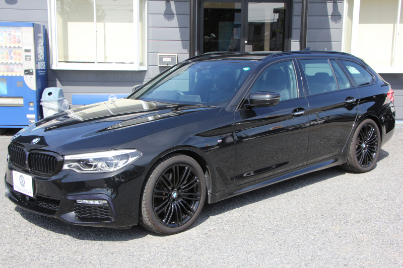 BMW 5シリーズ 523i ﾂｰﾘﾝｸﾞｴﾃﾞｨｼｮﾝﾐｯｼｮﾝｲﾝﾎﾟｯｼﾌﾞﾙ 特別仕様車 ﾅｲﾄﾌﾞﾙｰﾚｻﾞｰ HUD ﾊｰﾏﾝｶｰﾄﾞﾝ 追従ACC ｽﾃｱﾘﾝｸﾞｻﾎﾟｰﾄ ﾀｯﾁ画面HDDﾅﾋﾞTV LEDﾍｯﾄﾞﾗｲﾄ ｵｰﾄﾊｲﾋﾞｰﾑ 電動ﾄﾗﾝｸ 360度ｶﾒﾗ 全席ﾋｰﾀｰ ﾌﾞﾗｯｸ19AW 2年保証