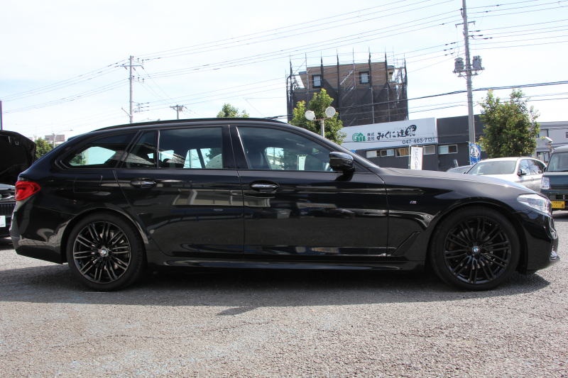 BMW 5シリーズ 523i ﾂｰﾘﾝｸﾞｴﾃﾞｨｼｮﾝﾐｯｼｮﾝｲﾝﾎﾟｯｼﾌﾞﾙ 特別仕様車 ﾅｲﾄﾌﾞﾙｰﾚｻﾞｰ HUD ﾊｰﾏﾝｶｰﾄﾞﾝ 追従ACC ｽﾃｱﾘﾝｸﾞｻﾎﾟｰﾄ ﾀｯﾁ画面HDDﾅﾋﾞTV LEDﾍｯﾄﾞﾗｲﾄ ｵｰﾄﾊｲﾋﾞｰﾑ 電動ﾄﾗﾝｸ 360度ｶﾒﾗ 全席ﾋｰﾀｰ ﾌﾞﾗｯｸ19AW 2年保証