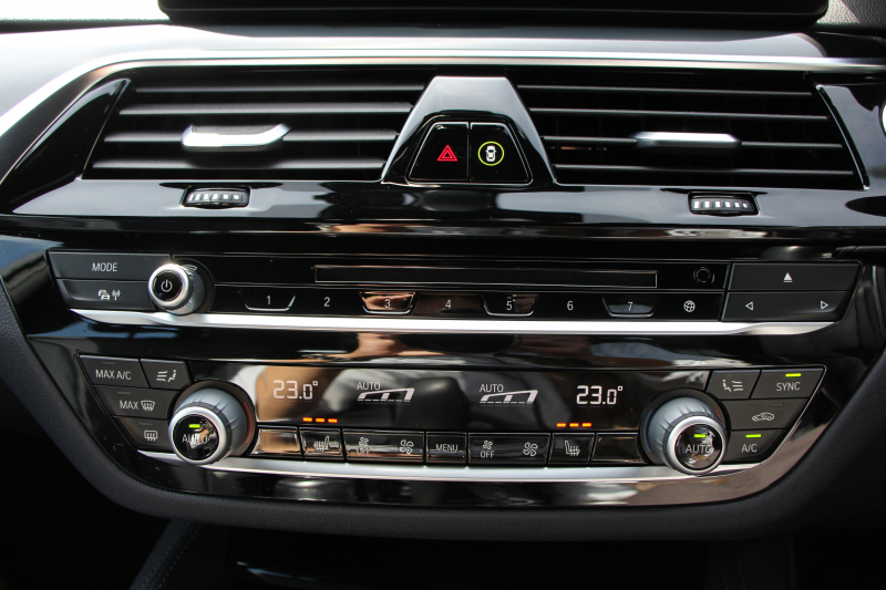 BMW 5シリーズ 523i ﾂｰﾘﾝｸﾞｴﾃﾞｨｼｮﾝﾐｯｼｮﾝｲﾝﾎﾟｯｼﾌﾞﾙ 特別仕様車 ﾅｲﾄﾌﾞﾙｰﾚｻﾞｰ HUD ﾊｰﾏﾝｶｰﾄﾞﾝ 追従ACC ｽﾃｱﾘﾝｸﾞｻﾎﾟｰﾄ ﾀｯﾁ画面HDDﾅﾋﾞTV LEDﾍｯﾄﾞﾗｲﾄ ｵｰﾄﾊｲﾋﾞｰﾑ 電動ﾄﾗﾝｸ 360度ｶﾒﾗ 全席ﾋｰﾀｰ ﾌﾞﾗｯｸ19AW 2年保証