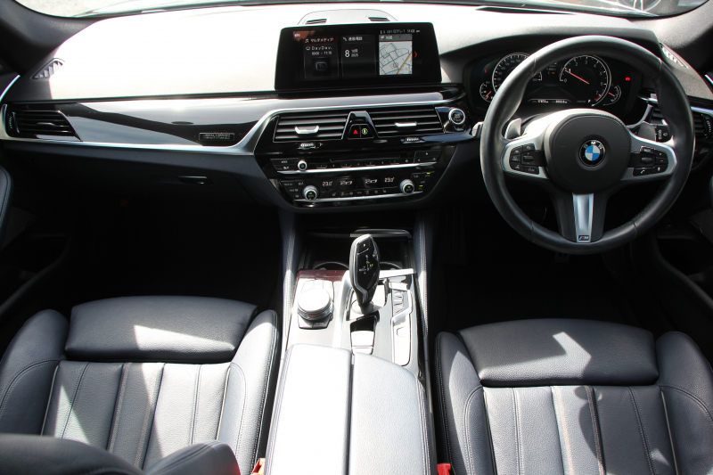 BMW 5シリーズ 523i ﾂｰﾘﾝｸﾞｴﾃﾞｨｼｮﾝﾐｯｼｮﾝｲﾝﾎﾟｯｼﾌﾞﾙ 特別仕様車 ﾅｲﾄﾌﾞﾙｰﾚｻﾞｰ HUD ﾊｰﾏﾝｶｰﾄﾞﾝ 追従ACC ｽﾃｱﾘﾝｸﾞｻﾎﾟｰﾄ ﾀｯﾁ画面HDDﾅﾋﾞTV LEDﾍｯﾄﾞﾗｲﾄ ｵｰﾄﾊｲﾋﾞｰﾑ 電動ﾄﾗﾝｸ 360度ｶﾒﾗ 全席ﾋｰﾀｰ ﾌﾞﾗｯｸ19AW 2年保証