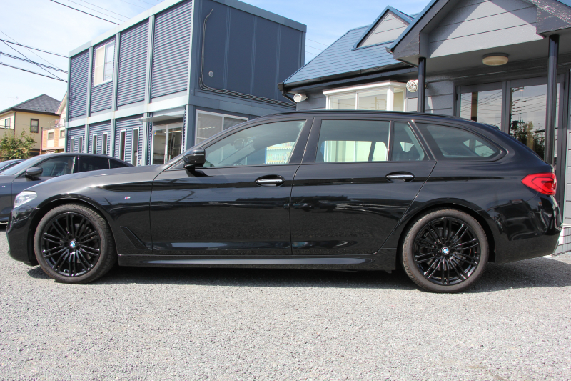 BMW 5シリーズ 523i ﾂｰﾘﾝｸﾞｴﾃﾞｨｼｮﾝﾐｯｼｮﾝｲﾝﾎﾟｯｼﾌﾞﾙ 特別仕様車 ﾅｲﾄﾌﾞﾙｰﾚｻﾞｰ HUD ﾊｰﾏﾝｶｰﾄﾞﾝ 追従ACC ｽﾃｱﾘﾝｸﾞｻﾎﾟｰﾄ ﾀｯﾁ画面HDDﾅﾋﾞTV LEDﾍｯﾄﾞﾗｲﾄ ｵｰﾄﾊｲﾋﾞｰﾑ 電動ﾄﾗﾝｸ 360度ｶﾒﾗ 全席ﾋｰﾀｰ ﾌﾞﾗｯｸ19AW 2年保証