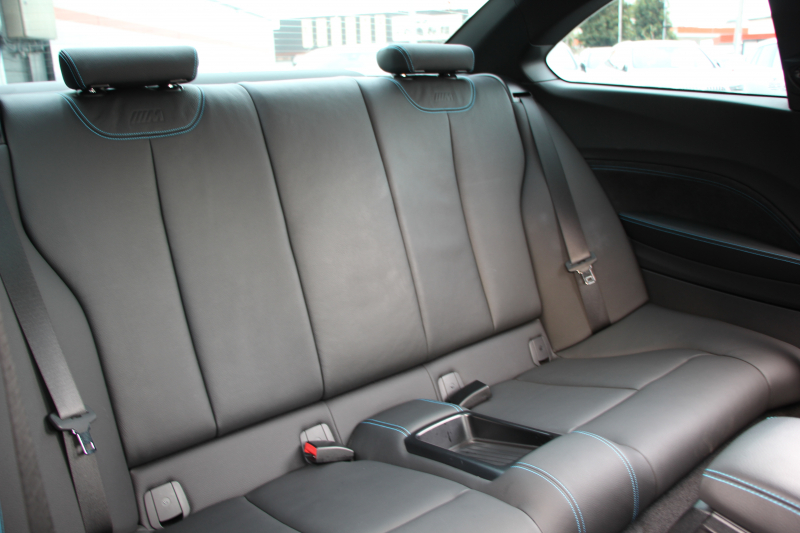 BMW Mシリーズ M2ｸｰﾍﾟMDCT 370馬力 直6ﾀｰﾎﾞ7速DCT ﾋｰﾀｰ黒革 Mﾊﾟﾌｫｰﾏﾝｽｽﾃｱﾘﾝｸﾞｶｰﾎﾞﾝﾘｯﾌﾟｽﾎﾟｲﾗｰ 3Ddesignｴｱﾛ HDDﾅﾋﾞBｶﾒﾗ 専用19AW 衝突軽減ﾌﾞﾚｰｷ 車線逸脱警告 歩行者警告 ﾌﾞﾚｰｷ付ｸﾙｺﾝ ｽﾏｰﾄｷｰ ｶｰﾎﾞﾝｲﾝﾃﾘｱﾄﾘﾑ ﾊﾟﾄﾞﾙｼﾌﾄ 2年保証