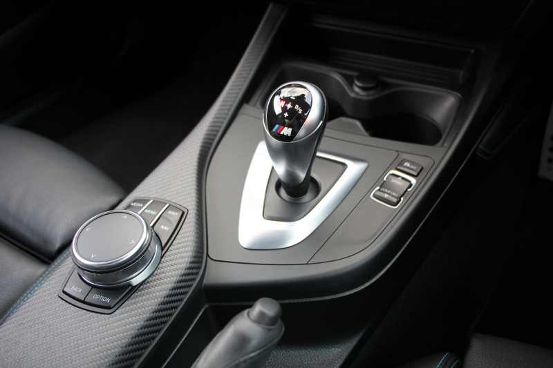 BMW Mシリーズ M2ｸｰﾍﾟMDCT 370馬力 直6ﾀｰﾎﾞ7速DCT ﾋｰﾀｰ黒革 Mﾊﾟﾌｫｰﾏﾝｽｽﾃｱﾘﾝｸﾞｶｰﾎﾞﾝﾘｯﾌﾟｽﾎﾟｲﾗｰ 3Ddesignｴｱﾛ HDDﾅﾋﾞBｶﾒﾗ 専用19AW 衝突軽減ﾌﾞﾚｰｷ 車線逸脱警告 歩行者警告 ﾌﾞﾚｰｷ付ｸﾙｺﾝ ｽﾏｰﾄｷｰ ｶｰﾎﾞﾝｲﾝﾃﾘｱﾄﾘﾑ ﾊﾟﾄﾞﾙｼﾌﾄ 2年保証