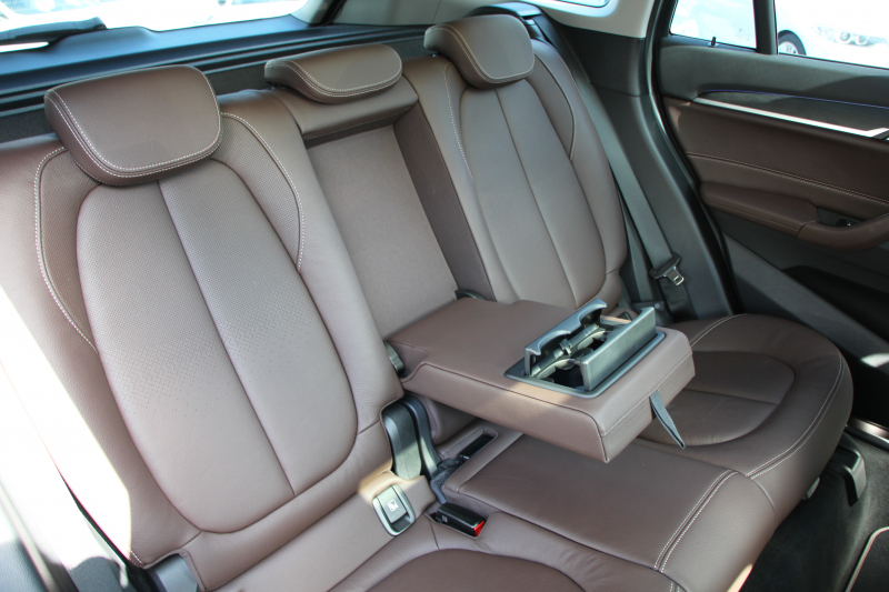 BMW X1 Xdrive18d Xﾗｲﾝ ﾊｲﾗｲﾝ ｾﾚｸﾄ&ｺﾝﾌｫｰﾄP 後期 ﾌｪｲｽﾘﾌﾄ後 1ｵｰﾅ ﾊﾟﾉﾗﾏｻﾝﾙｰﾌ 追従ACC ﾓｶﾚｻﾞｰ ﾋｰﾀｰ&電動ｼｰﾄ ﾜｲﾔﾚｽ充電 電動ﾄﾗﾝｸ ﾀｯﾁ画面HDDﾅﾋﾞPｱｼｽﾄ LEDﾍｯﾄﾞﾗｲﾄ Hi-fiｽﾋﾟｰｶｰ 衝突軽減ﾌﾞﾚｰｷ 車線逸脱警告 歩行者警告 2年保証