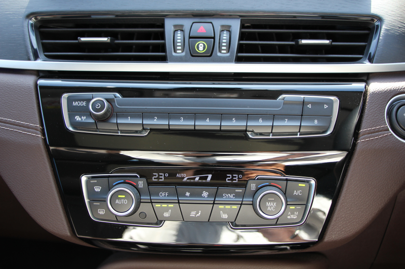 BMW X1 Xdrive18d Xﾗｲﾝ ﾊｲﾗｲﾝ ｾﾚｸﾄ&ｺﾝﾌｫｰﾄP 後期 ﾌｪｲｽﾘﾌﾄ後 1ｵｰﾅ ﾊﾟﾉﾗﾏｻﾝﾙｰﾌ 追従ACC ﾓｶﾚｻﾞｰ ﾋｰﾀｰ&電動ｼｰﾄ ﾜｲﾔﾚｽ充電 電動ﾄﾗﾝｸ ﾀｯﾁ画面HDDﾅﾋﾞPｱｼｽﾄ LEDﾍｯﾄﾞﾗｲﾄ Hi-fiｽﾋﾟｰｶｰ 衝突軽減ﾌﾞﾚｰｷ 車線逸脱警告 歩行者警告 2年保証