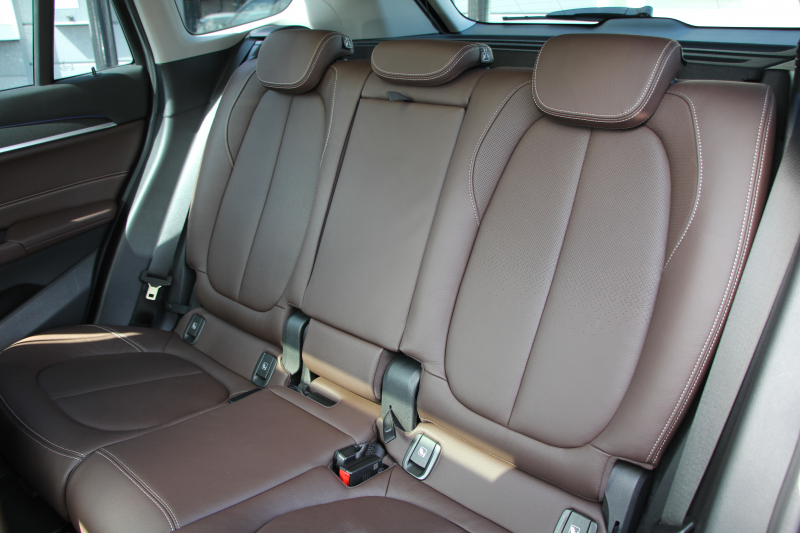 BMW X1 Xdrive18d Xﾗｲﾝ ﾊｲﾗｲﾝ ｾﾚｸﾄ&ｺﾝﾌｫｰﾄP 後期 ﾌｪｲｽﾘﾌﾄ後 1ｵｰﾅ ﾊﾟﾉﾗﾏｻﾝﾙｰﾌ 追従ACC ﾓｶﾚｻﾞｰ ﾋｰﾀｰ&電動ｼｰﾄ ﾜｲﾔﾚｽ充電 電動ﾄﾗﾝｸ ﾀｯﾁ画面HDDﾅﾋﾞPｱｼｽﾄ LEDﾍｯﾄﾞﾗｲﾄ Hi-fiｽﾋﾟｰｶｰ 衝突軽減ﾌﾞﾚｰｷ 車線逸脱警告 歩行者警告 2年保証