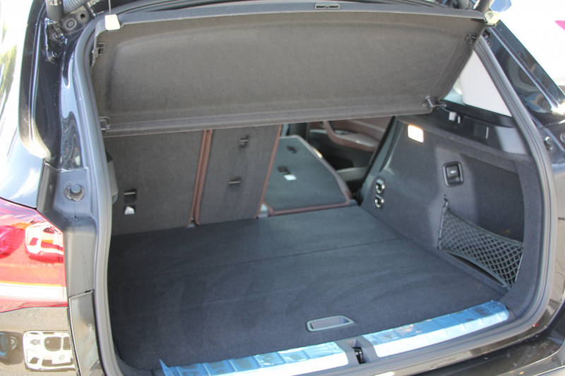 BMW X1 Xdrive18d Xﾗｲﾝ ﾊｲﾗｲﾝ ｾﾚｸﾄ&ｺﾝﾌｫｰﾄP 後期 ﾌｪｲｽﾘﾌﾄ後 1ｵｰﾅ ﾊﾟﾉﾗﾏｻﾝﾙｰﾌ 追従ACC ﾓｶﾚｻﾞｰ ﾋｰﾀｰ&電動ｼｰﾄ ﾜｲﾔﾚｽ充電 電動ﾄﾗﾝｸ ﾀｯﾁ画面HDDﾅﾋﾞPｱｼｽﾄ LEDﾍｯﾄﾞﾗｲﾄ Hi-fiｽﾋﾟｰｶｰ 衝突軽減ﾌﾞﾚｰｷ 車線逸脱警告 歩行者警告 2年保証