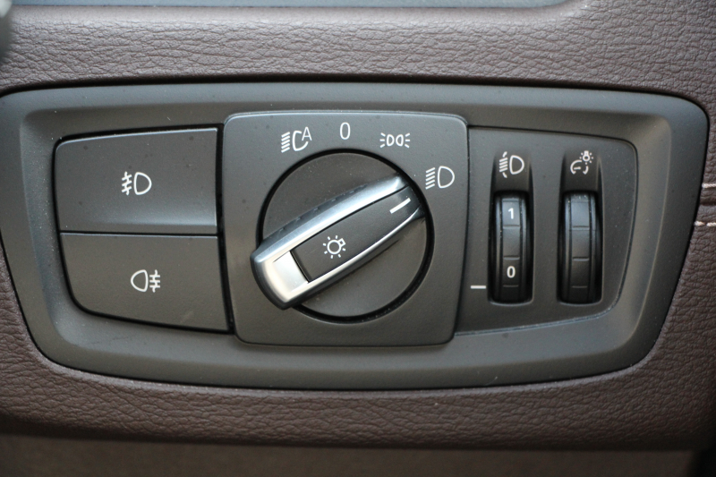 BMW X1 Xdrive18d Xﾗｲﾝ ﾊｲﾗｲﾝ ｾﾚｸﾄ&ｺﾝﾌｫｰﾄP 後期 ﾌｪｲｽﾘﾌﾄ後 1ｵｰﾅ ﾊﾟﾉﾗﾏｻﾝﾙｰﾌ 追従ACC ﾓｶﾚｻﾞｰ ﾋｰﾀｰ&電動ｼｰﾄ ﾜｲﾔﾚｽ充電 電動ﾄﾗﾝｸ ﾀｯﾁ画面HDDﾅﾋﾞPｱｼｽﾄ LEDﾍｯﾄﾞﾗｲﾄ Hi-fiｽﾋﾟｰｶｰ 衝突軽減ﾌﾞﾚｰｷ 車線逸脱警告 歩行者警告 2年保証