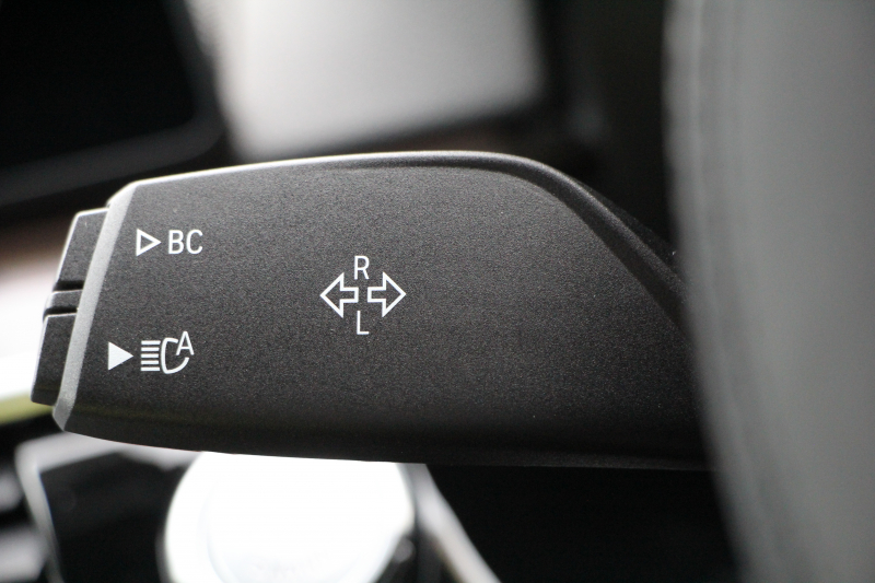 BMW 5シリーズ 530i Mｽﾎﾟｰﾂ 型式変更後｢JR20｣ 252馬力 全席ﾋｰﾀｰ黒革 HUD 追従ACC ｽﾃｱﾘﾝｸﾞｻﾎﾟｰﾄ 変更後全面液晶ﾒｰﾀｰ LEDﾍｯﾄﾞﾗｲﾄ ｵｰﾄﾊｲﾋﾞｰﾑ ﾀｯﾁ画面HDDﾅﾋﾞTV 360度ｶﾒﾗ Mspﾌﾞﾚｰｷ 19AW 電動ﾄﾗﾝｸ 専用ｴｱﾛ 2年保証