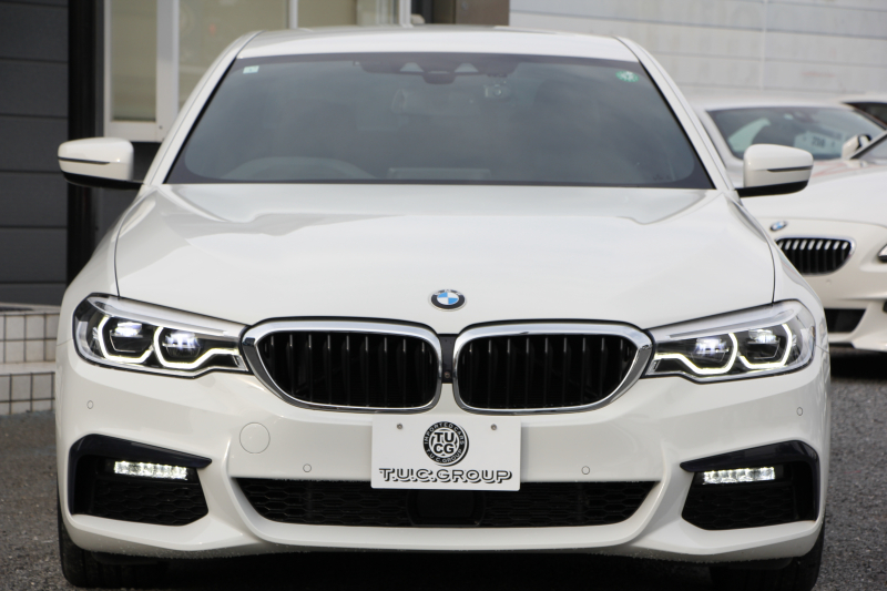 BMW 5シリーズ 530i Mｽﾎﾟｰﾂ 型式変更後｢JR20｣ 252馬力 全席ﾋｰﾀｰ黒革 HUD 追従ACC ｽﾃｱﾘﾝｸﾞｻﾎﾟｰﾄ 変更後全面液晶ﾒｰﾀｰ LEDﾍｯﾄﾞﾗｲﾄ ｵｰﾄﾊｲﾋﾞｰﾑ ﾀｯﾁ画面HDDﾅﾋﾞTV 360度ｶﾒﾗ Mspﾌﾞﾚｰｷ 19AW 電動ﾄﾗﾝｸ 専用ｴｱﾛ 2年保証