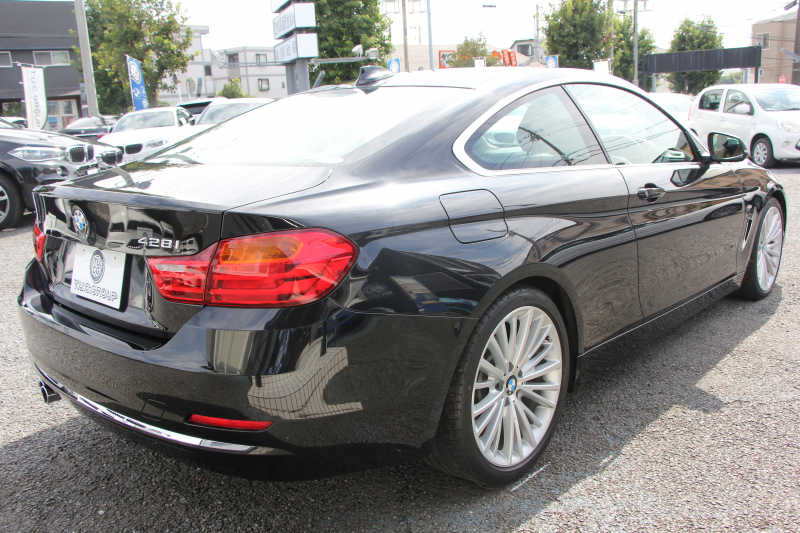 BMW 4シリーズ 428i ｸｰﾍﾟﾗｸﾞｼﾞｭｱﾘｰ 高出力 245馬力 ｻﾄﾞﾙﾌﾞﾗｳﾝﾚｻﾞｰ ｼｰﾄﾋｰﾀｰ HUD LEDﾍｯﾄﾞﾗｲﾄ 追従ACC 衝突軽減ﾌﾞﾚｰｷ 車線逸脱警告 歩行者警告 ﾀｯﾁﾊﾟｯﾄﾞ対応HDDﾅﾋﾞｽﾏｰﾄｷｰ Bluetooth接続 2年保証