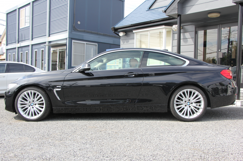 BMW 4シリーズ 428i ｸｰﾍﾟﾗｸﾞｼﾞｭｱﾘｰ 高出力 245馬力 ｻﾄﾞﾙﾌﾞﾗｳﾝﾚｻﾞｰ ｼｰﾄﾋｰﾀｰ HUD LEDﾍｯﾄﾞﾗｲﾄ 追従ACC 衝突軽減ﾌﾞﾚｰｷ 車線逸脱警告 歩行者警告 ﾀｯﾁﾊﾟｯﾄﾞ対応HDDﾅﾋﾞｽﾏｰﾄｷｰ Bluetooth接続 2年保証