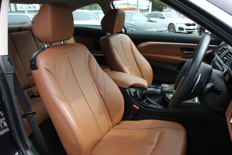 BMW 4シリーズ 428i ｸｰﾍﾟﾗｸﾞｼﾞｭｱﾘｰ 高出力 245馬力 ｻﾄﾞﾙﾌﾞﾗｳﾝﾚｻﾞｰ ｼｰﾄﾋｰﾀｰ HUD LEDﾍｯﾄﾞﾗｲﾄ 追従ACC 衝突軽減ﾌﾞﾚｰｷ 車線逸脱警告 歩行者警告 ﾀｯﾁﾊﾟｯﾄﾞ対応HDDﾅﾋﾞｽﾏｰﾄｷｰ Bluetooth接続 2年保証