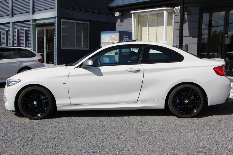 BMW 2シリーズ M240i ｸｰﾍﾟ後期 1ｵｰﾅ ｻﾝﾙｰﾌ ﾋｰﾀｰ黒革 追従ACC B58新ｴﾝｼﾞﾝ 直6ﾀｰﾎﾞ340馬力 LEDﾍｯﾄﾞﾗｲﾄ LEDﾃｰﾙ ｱﾀﾞﾌﾟﾃｨﾌﾞMｻｽ 専用ﾌﾞﾚｰｷ ｼﾞｪｯﾄﾌﾞﾗｯｸ18AW ﾀｯﾁ画面HDDﾅﾋﾞPｱｼｽﾄ ﾊﾟﾄﾞﾙｼﾌﾄ 8速AT 衝突軽減ﾌﾞﾚｰｷ 2年保証