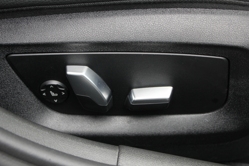 BMW 5シリーズ 523d ﾗｸﾞｼﾞｭｱﾘｰ ｾﾚｸﾄP ｻﾝﾙｰﾌ 全席ﾋｰﾀｰ黒革 ﾊｰﾏﾝｶｰﾄﾞﾝｻﾗｳﾝﾄﾞ4ｿﾞｰﾝｴｱｺﾝ HUD 追従ACC ｽﾃｱﾘﾝｸﾞｻﾎﾟｰﾄ ﾀｯﾁ画面HDDﾅﾋﾞTV 360度ｶﾒﾗ 電動ﾄﾗﾝｸ LEDﾍｯﾄﾞﾗｲﾄ ｵｰﾄﾊｲﾋﾞｰﾑ 電動ﾄﾗﾝｸ ｸﾛｰﾑﾗｲﾝ 2年保証