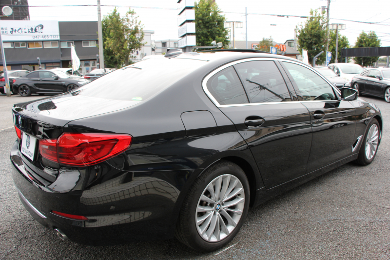 BMW 5シリーズ 523d ﾗｸﾞｼﾞｭｱﾘｰ ｾﾚｸﾄP ｻﾝﾙｰﾌ 全席ﾋｰﾀｰ黒革 ﾊｰﾏﾝｶｰﾄﾞﾝｻﾗｳﾝﾄﾞ4ｿﾞｰﾝｴｱｺﾝ HUD 追従ACC ｽﾃｱﾘﾝｸﾞｻﾎﾟｰﾄ ﾀｯﾁ画面HDDﾅﾋﾞTV 360度ｶﾒﾗ 電動ﾄﾗﾝｸ LEDﾍｯﾄﾞﾗｲﾄ ｵｰﾄﾊｲﾋﾞｰﾑ 電動ﾄﾗﾝｸ ｸﾛｰﾑﾗｲﾝ 2年保証