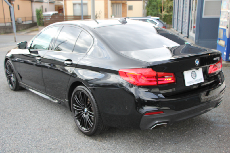 BMW 5シリーズ 530i ｴﾃﾞｨｼｮﾝﾐｯｼｮﾝｲﾝﾎﾟｯｼﾌﾞﾙ 特別仕様車 252馬力 ﾅｲﾄﾌﾞﾙｰﾚｻﾞｰ ｱﾀﾞﾌﾟﾃｨﾌﾞｻｽ ﾊｰﾏﾝｶｰﾄﾞﾝ HUD 追従ACC ｽﾃｱﾘﾝｸﾞｻﾎﾟｰﾄ ﾀｯﾁ画面HDDﾅﾋﾞTV LEDﾍｯﾄﾞﾗｲﾄ ｵｰﾄﾊｲﾋﾞｰﾑ 電動ﾄﾗﾝｸ 360度ｶﾒﾗ 全席ﾋｰﾀｰ 専用ﾌﾞﾗｯｸ19AW 2年保証