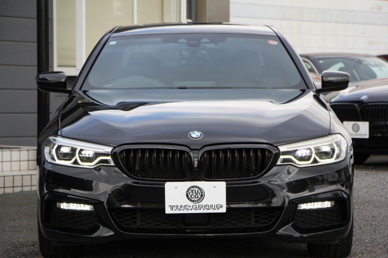 BMW 5シリーズ 530i ｴﾃﾞｨｼｮﾝﾐｯｼｮﾝｲﾝﾎﾟｯｼﾌﾞﾙ 特別仕様車 252馬力 ﾅｲﾄﾌﾞﾙｰﾚｻﾞｰ ｱﾀﾞﾌﾟﾃｨﾌﾞｻｽ ﾊｰﾏﾝｶｰﾄﾞﾝ HUD 追従ACC ｽﾃｱﾘﾝｸﾞｻﾎﾟｰﾄ ﾀｯﾁ画面HDDﾅﾋﾞTV LEDﾍｯﾄﾞﾗｲﾄ ｵｰﾄﾊｲﾋﾞｰﾑ 電動ﾄﾗﾝｸ 360度ｶﾒﾗ 全席ﾋｰﾀｰ 専用ﾌﾞﾗｯｸ19AW 2年保証