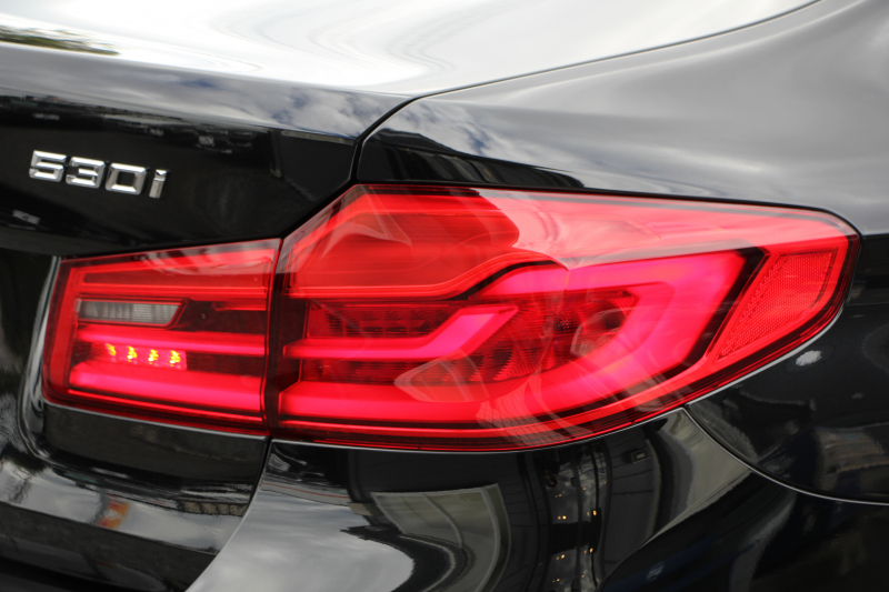 BMW 5シリーズ 530i ｴﾃﾞｨｼｮﾝﾐｯｼｮﾝｲﾝﾎﾟｯｼﾌﾞﾙ 特別仕様車 252馬力 ﾅｲﾄﾌﾞﾙｰﾚｻﾞｰ ｱﾀﾞﾌﾟﾃｨﾌﾞｻｽ ﾊｰﾏﾝｶｰﾄﾞﾝ HUD 追従ACC ｽﾃｱﾘﾝｸﾞｻﾎﾟｰﾄ ﾀｯﾁ画面HDDﾅﾋﾞTV LEDﾍｯﾄﾞﾗｲﾄ ｵｰﾄﾊｲﾋﾞｰﾑ 電動ﾄﾗﾝｸ 360度ｶﾒﾗ 全席ﾋｰﾀｰ 専用ﾌﾞﾗｯｸ19AW 2年保証