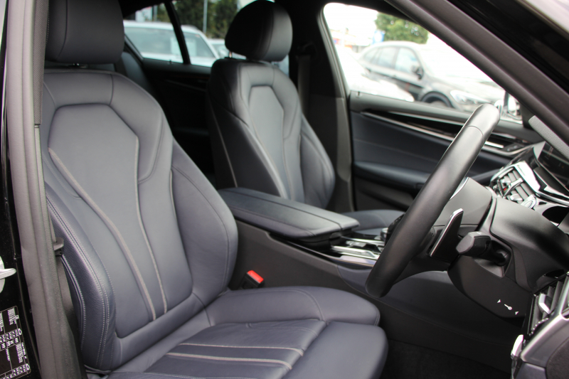 BMW 5シリーズ 530i ｴﾃﾞｨｼｮﾝﾐｯｼｮﾝｲﾝﾎﾟｯｼﾌﾞﾙ 特別仕様車 252馬力 ﾅｲﾄﾌﾞﾙｰﾚｻﾞｰ ｱﾀﾞﾌﾟﾃｨﾌﾞｻｽ ﾊｰﾏﾝｶｰﾄﾞﾝ HUD 追従ACC ｽﾃｱﾘﾝｸﾞｻﾎﾟｰﾄ ﾀｯﾁ画面HDDﾅﾋﾞTV LEDﾍｯﾄﾞﾗｲﾄ ｵｰﾄﾊｲﾋﾞｰﾑ 電動ﾄﾗﾝｸ 360度ｶﾒﾗ 全席ﾋｰﾀｰ 専用ﾌﾞﾗｯｸ19AW 2年保証