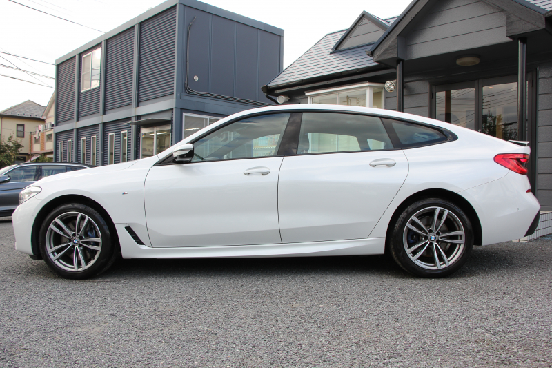 BMW 6シリーズ 630i ｸﾞﾗﾝﾂｰﾘｽﾓ Mｽﾎﾟｰﾂ ｾﾚｸﾄ&ｺﾝﾌｫｰﾄP ﾊﾟﾉﾗﾏｻﾝﾙｰﾌ 全席ﾋｰﾀｰ黒革 ﾌﾛﾝﾄﾏｯｻｰｼﾞ&ﾍﾞﾝﾁﾚｰｼｮﾝ ﾘｱ電動可倒調整 ﾊｰﾏﾝｶｰﾄﾞﾝｻﾗｳﾝﾄﾞ追従ACC HUD LEDﾍｯﾄﾞﾗｲﾄ 4ｿﾞｰﾝAC 360度ｶﾒﾗ ｿﾌﾄｸﾛｰｽﾞﾄﾞｱ ﾀｯﾁ画面HDDﾅﾋﾞ電動ﾄﾗﾝｸ 2年保証