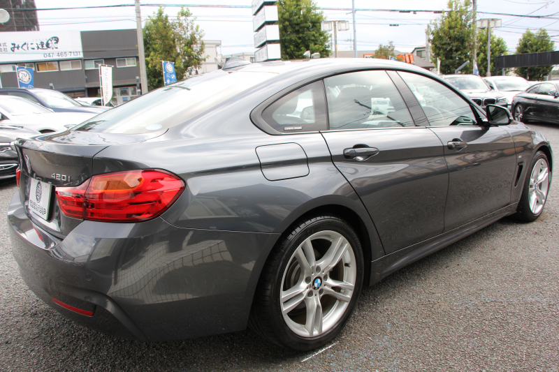 BMW 4シリーズ 420i ｸﾞﾗﾝｸｰﾍﾟMｽﾎﾟｰﾂ 中期 新ｴﾝｼﾞﾝ 追従ACC ﾚｰﾝﾁｪﾝｼﾞ警告 衝突軽減ﾌﾞﾚｰｷ 車線逸脱警告 歩行者警告 ﾀｯﾁﾊﾟｯﾄﾞ対応HDDﾅﾋﾞBｶﾒﾗ Bluetooth接続 電動ﾄﾗﾝｸ ｽﾏｰﾄｷｰ ﾊﾟﾄﾞﾙｼﾌﾄ 専用ｴｱﾛ 2年保証