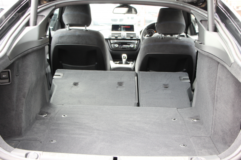 BMW 4シリーズ 420i ｸﾞﾗﾝｸｰﾍﾟMｽﾎﾟｰﾂ 中期 新ｴﾝｼﾞﾝ 追従ACC ﾚｰﾝﾁｪﾝｼﾞ警告 衝突軽減ﾌﾞﾚｰｷ 車線逸脱警告 歩行者警告 ﾀｯﾁﾊﾟｯﾄﾞ対応HDDﾅﾋﾞBｶﾒﾗ Bluetooth接続 電動ﾄﾗﾝｸ ｽﾏｰﾄｷｰ ﾊﾟﾄﾞﾙｼﾌﾄ 専用ｴｱﾛ 2年保証