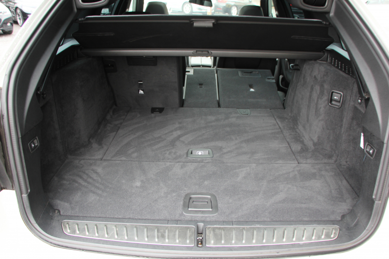 BMW 5シリーズ 530i ﾂｰﾘﾝｸﾞMｽﾎﾟｰﾂ ｾﾚｸﾄP 1ｵｰﾅ 型式変更後｢ABA-JT20｣ 252馬力 ﾊﾟﾉﾗﾏｻﾝﾙｰﾌ ﾊｰﾏﾝｶｰﾄﾞﾝ 4ｿﾞｰﾝｴｱｺﾝ 全席ﾋｰﾀｰ黒革 HUD 追従ACC ｽﾃｱﾘﾝｸﾞｻﾎﾟｰﾄ 変更後全面液晶ﾒｰﾀｰ ﾀｯﾁ画面HDDﾅﾋﾞTV 360度ｶﾒﾗ 2年保証