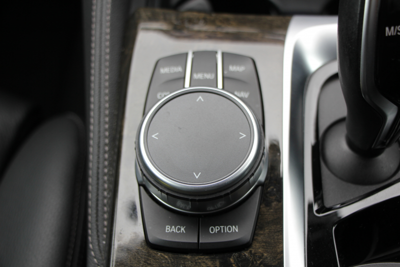 BMW 5シリーズ 530i ﾂｰﾘﾝｸﾞMｽﾎﾟｰﾂ ｾﾚｸﾄP 1ｵｰﾅ 型式変更後｢ABA-JT20｣ 252馬力 ﾊﾟﾉﾗﾏｻﾝﾙｰﾌ ﾊｰﾏﾝｶｰﾄﾞﾝ 4ｿﾞｰﾝｴｱｺﾝ 全席ﾋｰﾀｰ黒革 HUD 追従ACC ｽﾃｱﾘﾝｸﾞｻﾎﾟｰﾄ 変更後全面液晶ﾒｰﾀｰ ﾀｯﾁ画面HDDﾅﾋﾞTV 360度ｶﾒﾗ 2年保証