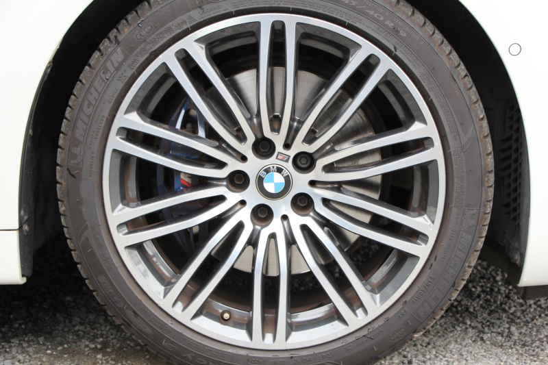 BMW 5シリーズ 530i ﾂｰﾘﾝｸﾞMｽﾎﾟｰﾂ ｾﾚｸﾄP 1ｵｰﾅ 型式変更後｢ABA-JT20｣ 252馬力 ﾊﾟﾉﾗﾏｻﾝﾙｰﾌ ﾊｰﾏﾝｶｰﾄﾞﾝ 4ｿﾞｰﾝｴｱｺﾝ 全席ﾋｰﾀｰ黒革 HUD 追従ACC ｽﾃｱﾘﾝｸﾞｻﾎﾟｰﾄ 変更後全面液晶ﾒｰﾀｰ ﾀｯﾁ画面HDDﾅﾋﾞTV 360度ｶﾒﾗ 2年保証