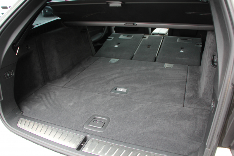 BMW 5シリーズ 530i ﾂｰﾘﾝｸﾞMｽﾎﾟｰﾂ ｾﾚｸﾄP 1ｵｰﾅ 型式変更後｢ABA-JT20｣ 252馬力 ﾊﾟﾉﾗﾏｻﾝﾙｰﾌ ﾊｰﾏﾝｶｰﾄﾞﾝ 4ｿﾞｰﾝｴｱｺﾝ 全席ﾋｰﾀｰ黒革 HUD 追従ACC ｽﾃｱﾘﾝｸﾞｻﾎﾟｰﾄ 変更後全面液晶ﾒｰﾀｰ ﾀｯﾁ画面HDDﾅﾋﾞTV 360度ｶﾒﾗ 2年保証