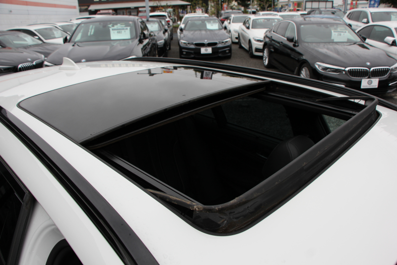 BMW 5シリーズ 530i ﾂｰﾘﾝｸﾞMｽﾎﾟｰﾂ ｾﾚｸﾄP 1ｵｰﾅ 型式変更後｢ABA-JT20｣ 252馬力 ﾊﾟﾉﾗﾏｻﾝﾙｰﾌ ﾊｰﾏﾝｶｰﾄﾞﾝ 4ｿﾞｰﾝｴｱｺﾝ 全席ﾋｰﾀｰ黒革 HUD 追従ACC ｽﾃｱﾘﾝｸﾞｻﾎﾟｰﾄ 変更後全面液晶ﾒｰﾀｰ ﾀｯﾁ画面HDDﾅﾋﾞTV 360度ｶﾒﾗ 2年保証