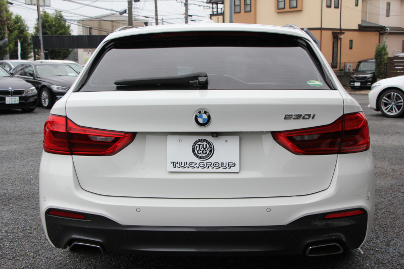 BMW 5シリーズ 530i ﾂｰﾘﾝｸﾞMｽﾎﾟｰﾂ ｾﾚｸﾄP 1ｵｰﾅ 型式変更後｢ABA-JT20｣ 252馬力 ﾊﾟﾉﾗﾏｻﾝﾙｰﾌ ﾊｰﾏﾝｶｰﾄﾞﾝ 4ｿﾞｰﾝｴｱｺﾝ 全席ﾋｰﾀｰ黒革 HUD 追従ACC ｽﾃｱﾘﾝｸﾞｻﾎﾟｰﾄ 変更後全面液晶ﾒｰﾀｰ ﾀｯﾁ画面HDDﾅﾋﾞTV 360度ｶﾒﾗ 2年保証