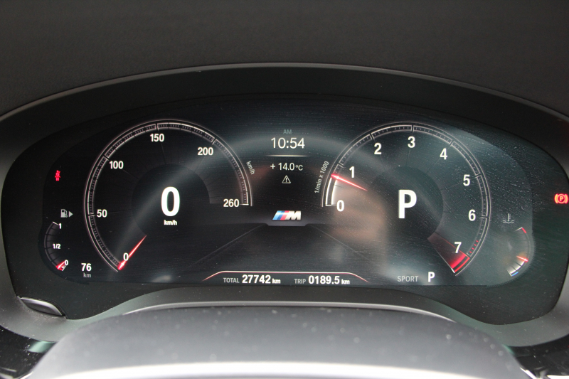 BMW 5シリーズ 530i ﾂｰﾘﾝｸﾞMｽﾎﾟｰﾂ ｾﾚｸﾄP 1ｵｰﾅ 型式変更後｢ABA-JT20｣ 252馬力 ﾊﾟﾉﾗﾏｻﾝﾙｰﾌ ﾊｰﾏﾝｶｰﾄﾞﾝ 4ｿﾞｰﾝｴｱｺﾝ 全席ﾋｰﾀｰ黒革 HUD 追従ACC ｽﾃｱﾘﾝｸﾞｻﾎﾟｰﾄ 変更後全面液晶ﾒｰﾀｰ ﾀｯﾁ画面HDDﾅﾋﾞTV 360度ｶﾒﾗ 2年保証