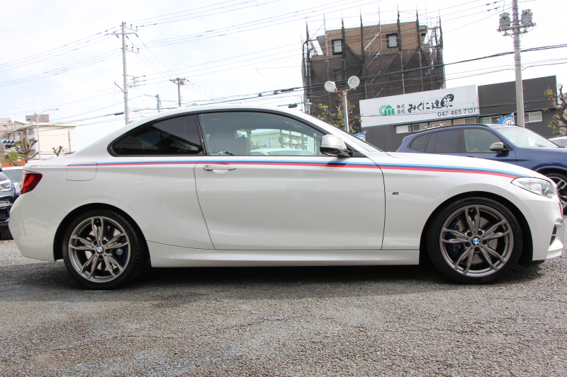 BMW 2シリーズ M235i ｸｰﾍﾟﾋｰﾀｰ黒革 326馬力 直6ﾀｰﾎﾞ8速AT 真珠色 N55ｴﾝｼﾞﾝ ｱﾀﾞﾌﾟﾃｨﾌﾞMｻｽ 衝突軽減ﾌﾞﾚｰｷ 車線逸脱警告 歩行者警告 ﾌﾞﾚｰｷ付ｸﾙｺﾝ HDDﾅﾋﾞBｶﾒﾗ&ﾘｱPDCｾﾝｻｰ Bluetooth接続 2ｿﾞｰﾝｴｱｺﾝ 2年保証