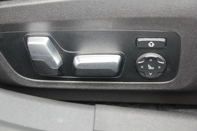 BMW 3シリーズ M340i ｲﾉﾍﾞｰｼｮﾝP 直6ﾀｰﾎﾞ4WD 387馬力 ﾋｰﾀｰ黒革 ﾚｰｻﾞｰﾗｲﾄ 3Dﾃﾞｻﾞｲﾝﾏﾌﾗｰ Mﾊﾟﾌｫｰﾏﾝｽｴｱﾛ EVENTURIｶｰﾎﾞﾝｴｱｰｲﾝﾃｰｸ 電動ﾄﾗﾝｸ ACｼｭﾆｯﾂｧｰｻｽ ｱﾀﾞﾌﾟﾃｨﾌﾞMｻｽ 追従ACC HUD 360度ｶﾒﾗ ﾊｰﾏﾝｶｰﾄﾞﾝ ｼﾞｪｽﾁｬｰC 2年保証