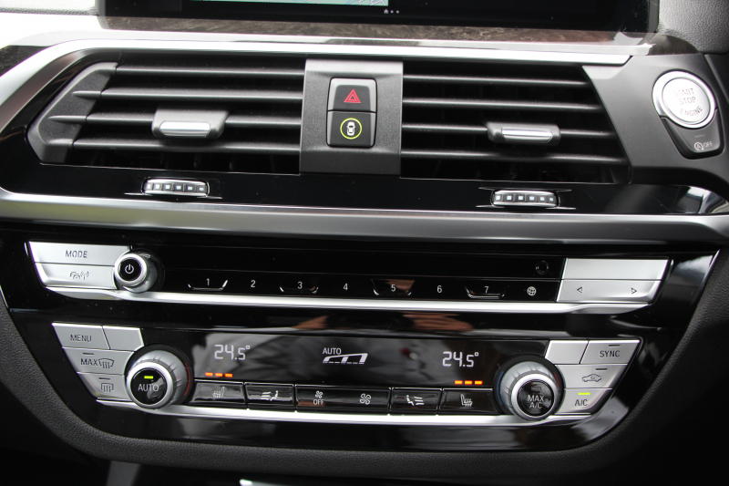 BMW X3 Xdrive20d Mｽﾎﾟｰﾂ ﾊｲﾗｲﾝ 中期 新型式3DA-UZ20 NEWｲﾝﾃﾘｱ 全席ﾋｰﾀｰ黒革 1ｵｰﾅ BMWﾗｲﾌﾞｺｯｸﾋﾟｯﾄﾞｱｯﾌﾟﾙｶｰﾌﾟﾚｲ 変更後ﾀｯﾁ画面対応HDDﾅﾋﾞﾘｱｼｰﾄ可倒調整 LEDﾍｯﾄﾞﾗｲﾄ ｵｰﾄﾊｲﾋﾞｰﾑ 360度ｶﾒﾗ 電動ﾘｱｹﾞｰﾄ 2年保証