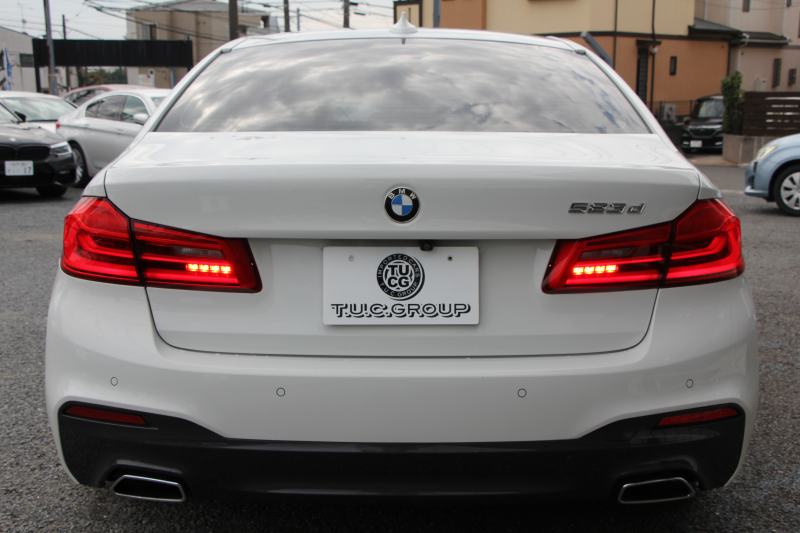BMW 5シリーズ 523d Mｽﾎﾟｰﾂ ﾊｲﾗｲﾝ 全席ﾋｰﾀｰ黒革 HUD ｶﾀﾛｸﾞ燃費21.5km/L 追従ACC ｽﾃｱﾘﾝｸﾞｻﾎﾟｰﾄ LEDﾍｯﾄﾞﾗｲﾄ ｵｰﾄﾊｲﾋﾞｰﾑ 液晶ﾒｰﾀｰ 360度ｶﾒﾗ ﾀｯﾁ画面HDDﾅﾋﾞTV 専用ｴｱﾛ 19AW 電動ﾄﾗﾝｸ ｽﾏｰﾄｷｰ ﾊﾟﾄﾞﾙｼﾌﾄ 2年保証