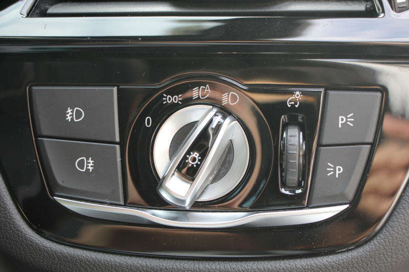 BMW 5シリーズ 523d Mｽﾎﾟｰﾂ ﾊｲﾗｲﾝ 全席ﾋｰﾀｰ黒革 HUD ｶﾀﾛｸﾞ燃費21.5km/L 追従ACC ｽﾃｱﾘﾝｸﾞｻﾎﾟｰﾄ LEDﾍｯﾄﾞﾗｲﾄ ｵｰﾄﾊｲﾋﾞｰﾑ 液晶ﾒｰﾀｰ 360度ｶﾒﾗ ﾀｯﾁ画面HDDﾅﾋﾞTV 専用ｴｱﾛ 19AW 電動ﾄﾗﾝｸ ｽﾏｰﾄｷｰ ﾊﾟﾄﾞﾙｼﾌﾄ 2年保証