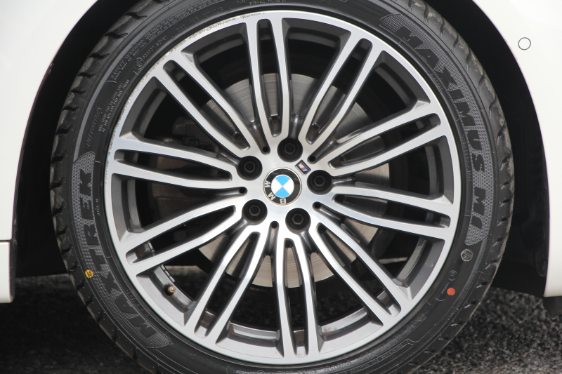 BMW 5シリーズ 523i Mｽﾎﾟｰﾂ ﾊｲﾗｲﾝ ｲﾉﾍﾞｰｼｮﾝP ｻﾝﾙｰﾌ 全席ﾋｰﾀｰ黒革 ﾃﾞｨｽﾌﾟﾚｲｷｰ HUD ｼﾞｪｽﾁｬｰC ﾜｲﾔﾚｽ充電 追従ACC ｽﾃｱﾘﾝｸﾞｻﾎﾟｰﾄ ﾀｯﾁ画面HDDﾅﾋﾞTV LEDﾍｯﾄﾞﾗｲﾄ ｵｰﾄﾊｲﾋﾞｰﾑ 360度ｶﾒﾗ 19AW 電動ﾄﾗﾝｸ 2年保証