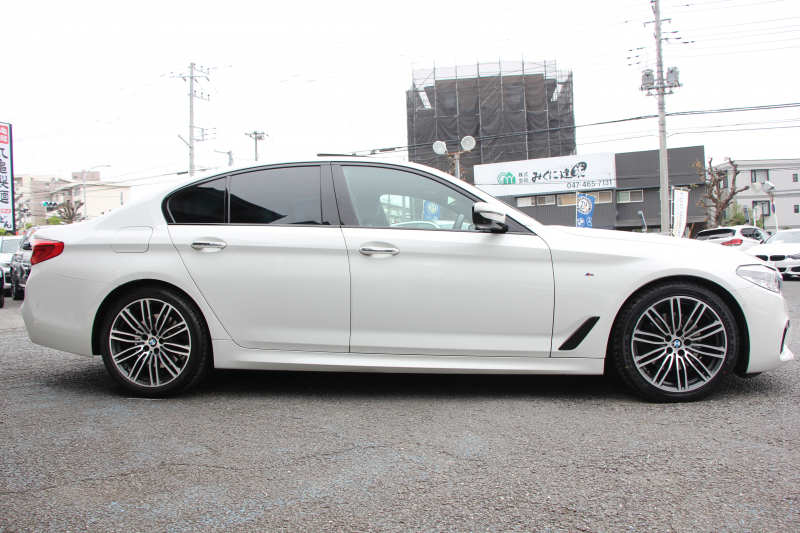 BMW 5シリーズ 523i Mｽﾎﾟｰﾂ ﾊｲﾗｲﾝ ｲﾉﾍﾞｰｼｮﾝP ｻﾝﾙｰﾌ 全席ﾋｰﾀｰ黒革 ﾃﾞｨｽﾌﾟﾚｲｷｰ HUD ｼﾞｪｽﾁｬｰC ﾜｲﾔﾚｽ充電 追従ACC ｽﾃｱﾘﾝｸﾞｻﾎﾟｰﾄ ﾀｯﾁ画面HDDﾅﾋﾞTV LEDﾍｯﾄﾞﾗｲﾄ ｵｰﾄﾊｲﾋﾞｰﾑ 360度ｶﾒﾗ 19AW 電動ﾄﾗﾝｸ 2年保証