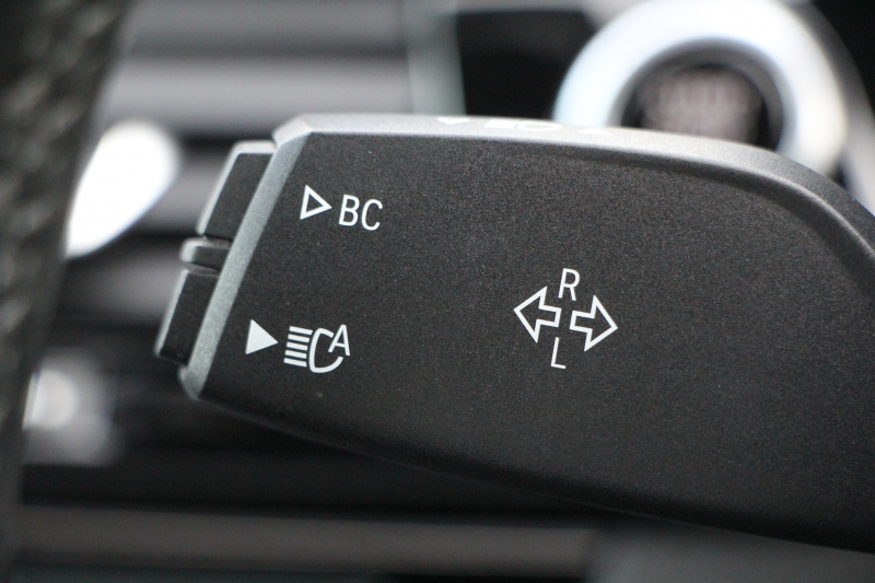 BMW 5シリーズ 523i Mｽﾎﾟｰﾂ ﾊｲﾗｲﾝ ｲﾉﾍﾞｰｼｮﾝP ｻﾝﾙｰﾌ 全席ﾋｰﾀｰ黒革 ﾃﾞｨｽﾌﾟﾚｲｷｰ HUD ｼﾞｪｽﾁｬｰC ﾜｲﾔﾚｽ充電 追従ACC ｽﾃｱﾘﾝｸﾞｻﾎﾟｰﾄ ﾀｯﾁ画面HDDﾅﾋﾞTV LEDﾍｯﾄﾞﾗｲﾄ ｵｰﾄﾊｲﾋﾞｰﾑ 360度ｶﾒﾗ 19AW 電動ﾄﾗﾝｸ 2年保証