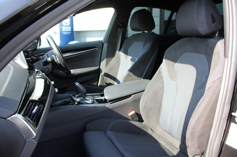 BMW 5シリーズ 523d ｴﾃﾞｨｼｮﾝﾐｯｼｮﾝｲﾝﾎﾟｯｼﾌﾞﾙ 特別仕様車 ﾊｰﾏﾝｶｰﾄﾞﾝｻﾗｳﾝﾄﾞHUD 専用ﾌﾞﾗｯｸ19AW ﾌﾞﾗｯｸｷﾄﾞﾆｰｸﾞﾘﾙ 追従ACC ｽﾃｱﾘﾝｸﾞｻﾎﾟｰﾄ 360度ｶﾒﾗ Pｱｼｽﾄ ﾀｯﾁ画面HDDﾅﾋﾞTV LEDﾍｯﾄﾞﾗｲﾄ ｵｰﾄﾊｲﾋﾞｰﾑ 電動ﾄﾗﾝｸ 2年保証