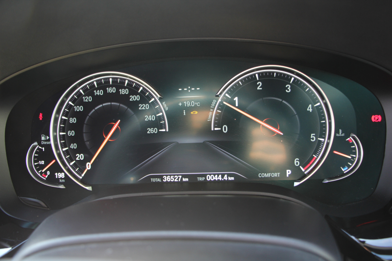 BMW 5シリーズ 523d ｴﾃﾞｨｼｮﾝﾐｯｼｮﾝｲﾝﾎﾟｯｼﾌﾞﾙ 特別仕様車 ﾊｰﾏﾝｶｰﾄﾞﾝｻﾗｳﾝﾄﾞHUD 専用ﾌﾞﾗｯｸ19AW ﾌﾞﾗｯｸｷﾄﾞﾆｰｸﾞﾘﾙ 追従ACC ｽﾃｱﾘﾝｸﾞｻﾎﾟｰﾄ 360度ｶﾒﾗ Pｱｼｽﾄ ﾀｯﾁ画面HDDﾅﾋﾞTV LEDﾍｯﾄﾞﾗｲﾄ ｵｰﾄﾊｲﾋﾞｰﾑ 電動ﾄﾗﾝｸ 2年保証