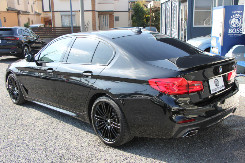 BMW 5シリーズ 523d ｴﾃﾞｨｼｮﾝﾐｯｼｮﾝｲﾝﾎﾟｯｼﾌﾞﾙ 特別仕様車 ﾊｰﾏﾝｶｰﾄﾞﾝｻﾗｳﾝﾄﾞHUD 専用ﾌﾞﾗｯｸ19AW ﾌﾞﾗｯｸｷﾄﾞﾆｰｸﾞﾘﾙ 追従ACC ｽﾃｱﾘﾝｸﾞｻﾎﾟｰﾄ 360度ｶﾒﾗ Pｱｼｽﾄ ﾀｯﾁ画面HDDﾅﾋﾞTV LEDﾍｯﾄﾞﾗｲﾄ ｵｰﾄﾊｲﾋﾞｰﾑ 電動ﾄﾗﾝｸ 2年保証