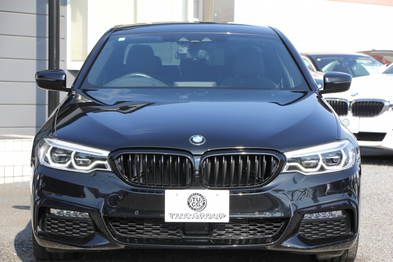 BMW 5シリーズ 523d ｴﾃﾞｨｼｮﾝﾐｯｼｮﾝｲﾝﾎﾟｯｼﾌﾞﾙ 特別仕様車 ﾊｰﾏﾝｶｰﾄﾞﾝｻﾗｳﾝﾄﾞHUD 専用ﾌﾞﾗｯｸ19AW ﾌﾞﾗｯｸｷﾄﾞﾆｰｸﾞﾘﾙ 追従ACC ｽﾃｱﾘﾝｸﾞｻﾎﾟｰﾄ 360度ｶﾒﾗ Pｱｼｽﾄ ﾀｯﾁ画面HDDﾅﾋﾞTV LEDﾍｯﾄﾞﾗｲﾄ ｵｰﾄﾊｲﾋﾞｰﾑ 電動ﾄﾗﾝｸ 2年保証